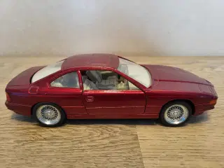 Modelbil: BMW 850i  Skala 1/24.