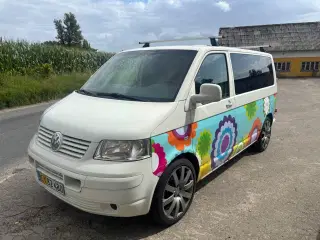 VW Transporter 2,5 TDi 174 Kassevogn kort