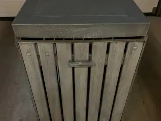 Affaldsstativ med trykimprægneret træ