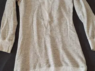 Grå lang sweater 