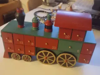 Tog julekalender i træ 