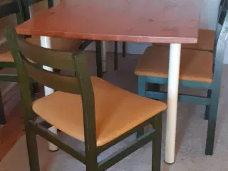 Spisebord og 6 stole 
