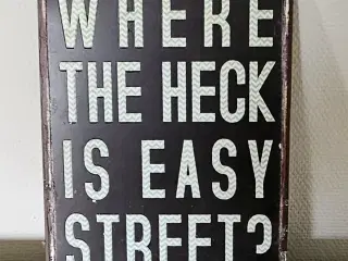 Skilt " Where the heck is easystreet"