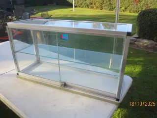 1 stk Glas montre med Alu Ramme