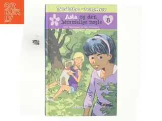 Asta og den hemmelige nøgle af Trine Bundsgaard (Bog)