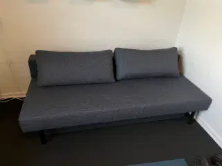 Fin sovesofa med topmadras