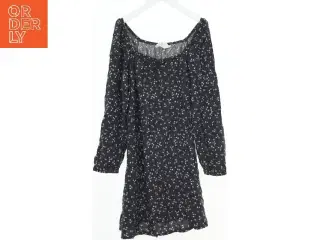 Blomstret kjole fra H&M (str. 146)