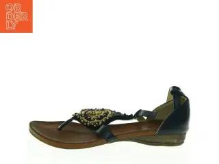 Sorte sandaler med perledetaljer (str. 39)