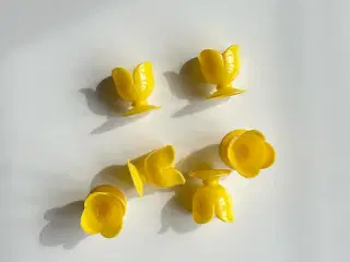 Retro æggebægre, gul plast, 6 stk samlet