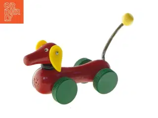 Rød legetøjsbil formet som hund (str. 12x8 cm)