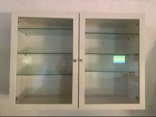 Hvidt glasskab 