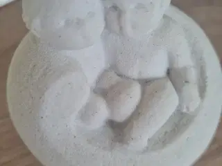 Sten figur af 2 børn