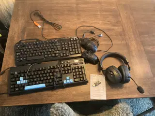 Tastatur, God, 200kr for det hele. 2 stk tastur, 2