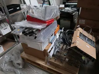 Palle med div. Reservedele til opvaskemaskiner m.m.