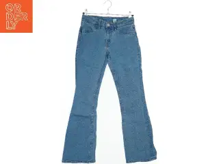 Blå jeans med svaj fra H&M (str. 146)