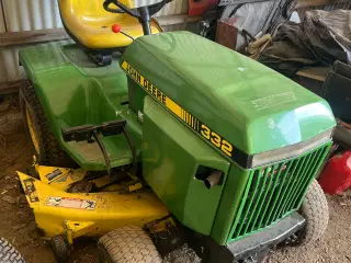 John Deere 332 