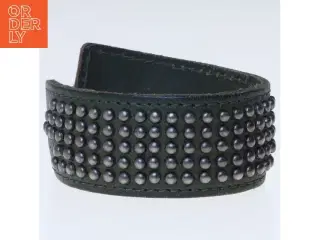 Læderarmbånd med nitter (str. Ø 9 cm)