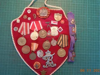 Mønte, medaljer og mærker.