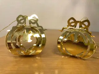 2 ornamenter med hjerter - formet som en kurv