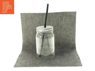 Glas med Sugerør og låg