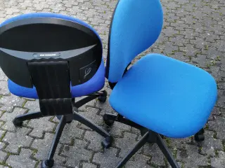 To blå Labofa kontorstole sælges