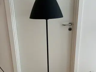 Flot sort Trap gulvlampe