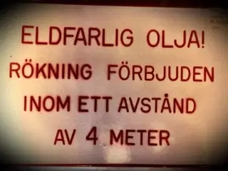 * Emalje-skilt - fra Sverige; Eldfarlig Olja!