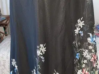 Tunika kjole i chiffon, med blomster print/str: XL