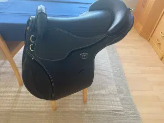 Bomløs pony saddel 16,5 tommer