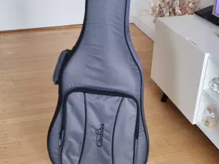 Klassisk guitar samt udstyr til salg