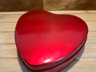 PR Chocolate rød hjerteformet metaldåse