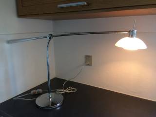 Lampe  med halogenpære og lysdæmper