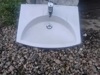 Brugbar hvid porcelæn håndvask