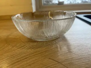 Mellem glas skål med mønster