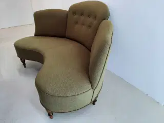 Speciel og solid gammel sofa