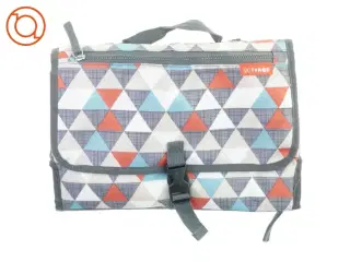 Pusletaske med Puslemåtte fra Skip Hop (str. 90 x 29 cm)