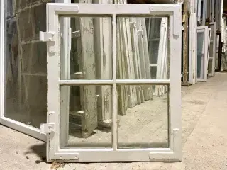 4-ruders vinduesramme fra ambassade