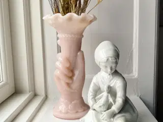Porcelænsfigur fra GDR, pige med dukke, NB