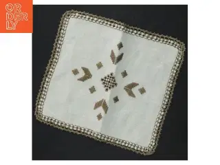 Broderet lysedug (str. 16 cm)