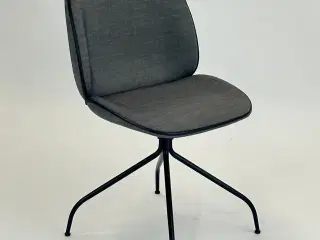 GUBI | Beetle Meeting Chair (Grå)