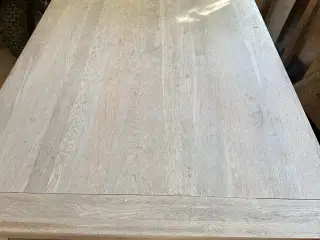 Massivt Spisebord