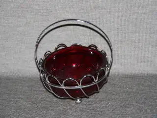 Skål i rød glas 10,5 cm  højde 13,5 cm