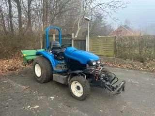 Traktor New Holland TC27D