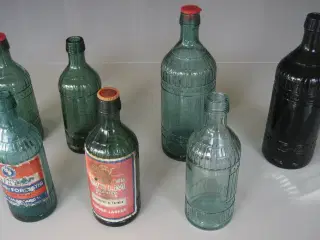 Flotte gamle kemikalieflasker