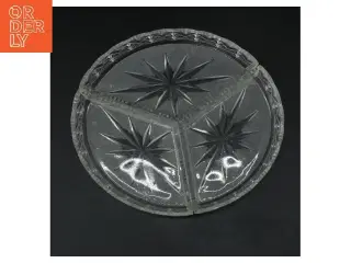 Rundt inddelt glasfad med stjernemønster (str. 3 stk 17x10 cm)