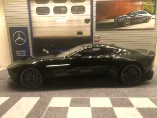 1:18 Aston Marin Victor