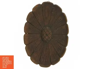 Vægdekorativ træudsmykning (str. 16 cm)