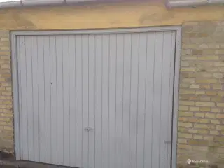 Garage udlejes 