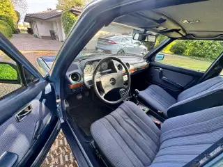 Mercedes W123