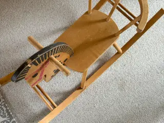 Træ gyngehest fra 1976